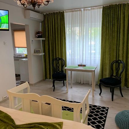Cozy Apartment In A Quiet Area Craiova Esterno foto