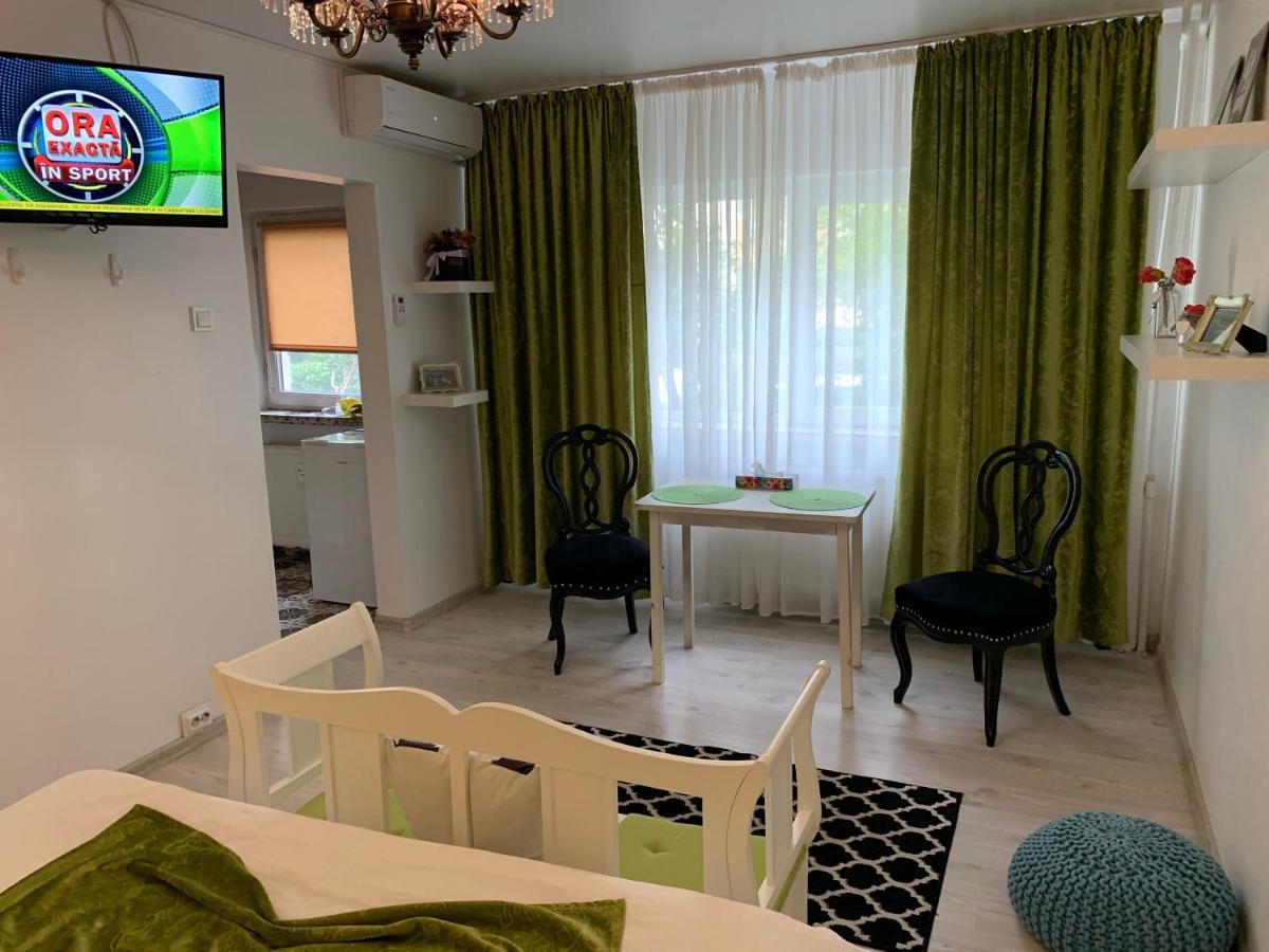 Cozy Apartment In A Quiet Area Craiova Esterno foto