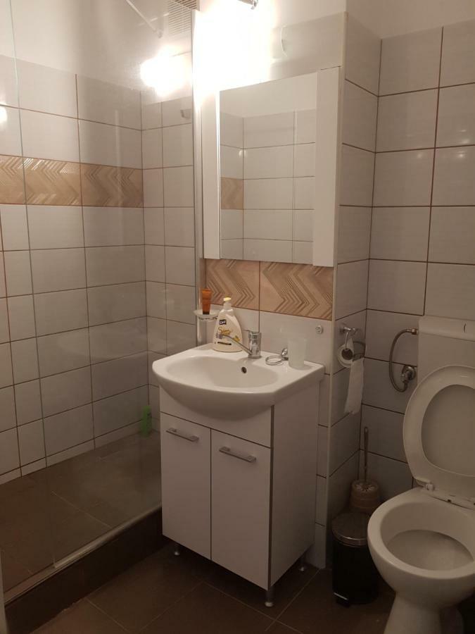 Cozy Apartment In A Quiet Area Craiova Esterno foto