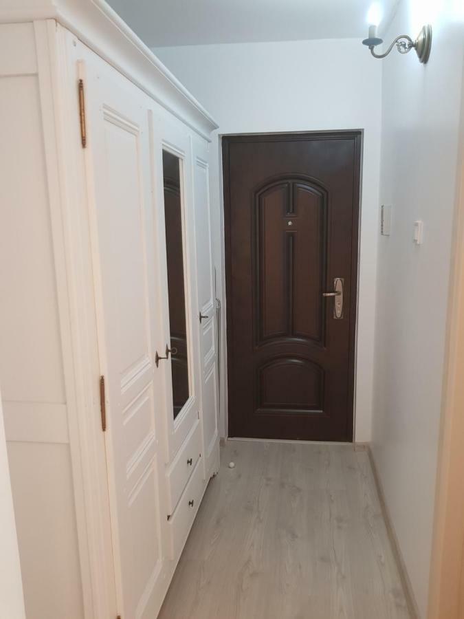 Cozy Apartment In A Quiet Area Craiova Esterno foto